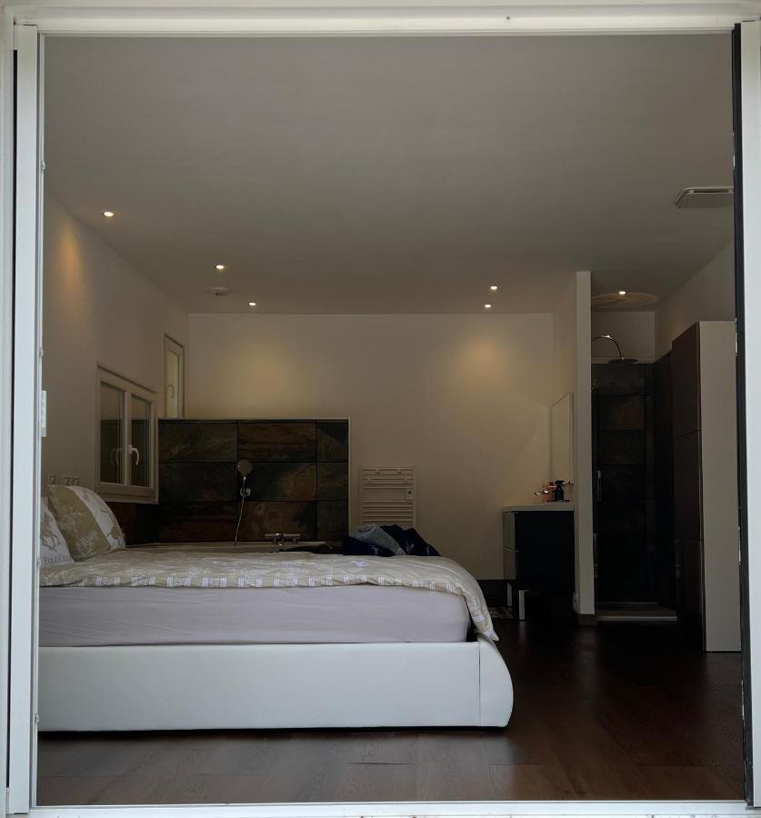 Brand New Villa With Fully Intergrated Air Conditioning & Private Pool, Overlooking Forest Sardan Exteriér fotografie