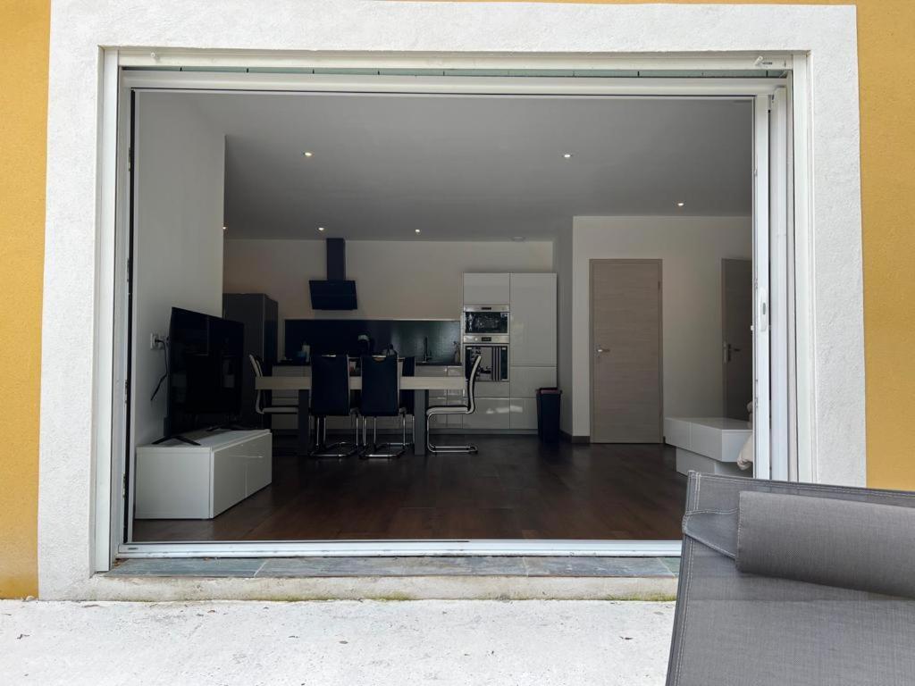 Brand New Villa With Fully Intergrated Air Conditioning & Private Pool, Overlooking Forest Sardan Exteriér fotografie